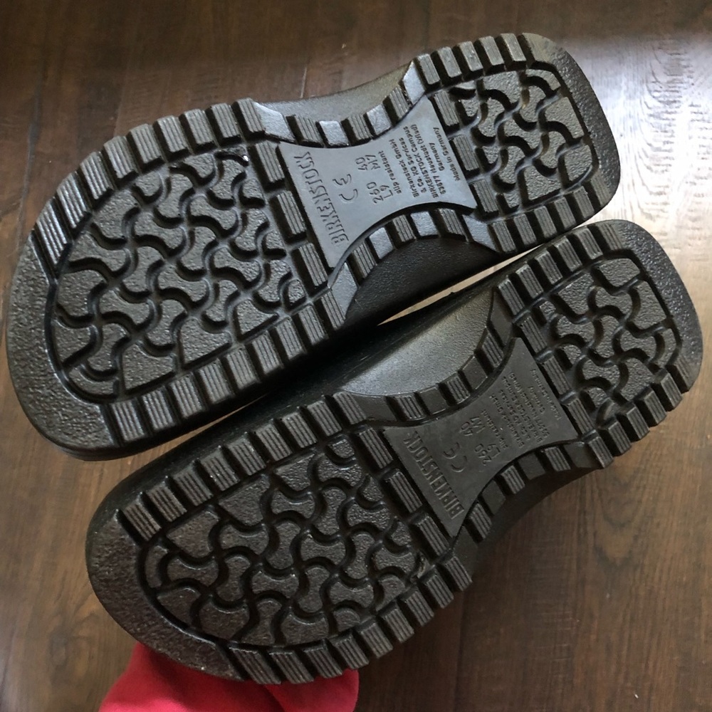 Black Women's Slip-On Non-Slip Work Shoes - Picture 2 of 3
